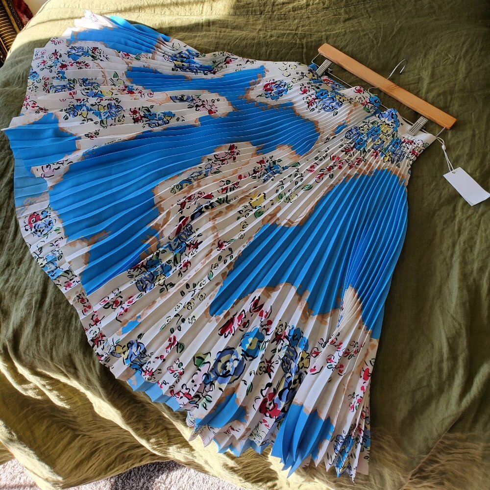 Tory Burch Sunburst Porcelain Blue Pleated Skirt size 4  Runway Brand New w Tags